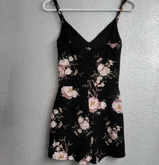 Soprano Floral Romper    Size XS - Picture 2 of 3